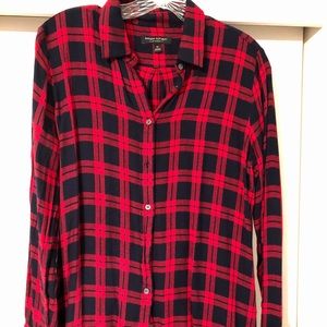 red and navy blue plaid shirt